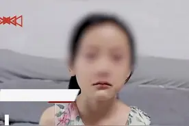 9岁女孩，被60岁保安抱着玩，女孩骂保安，却被妈妈逼着道歉图片