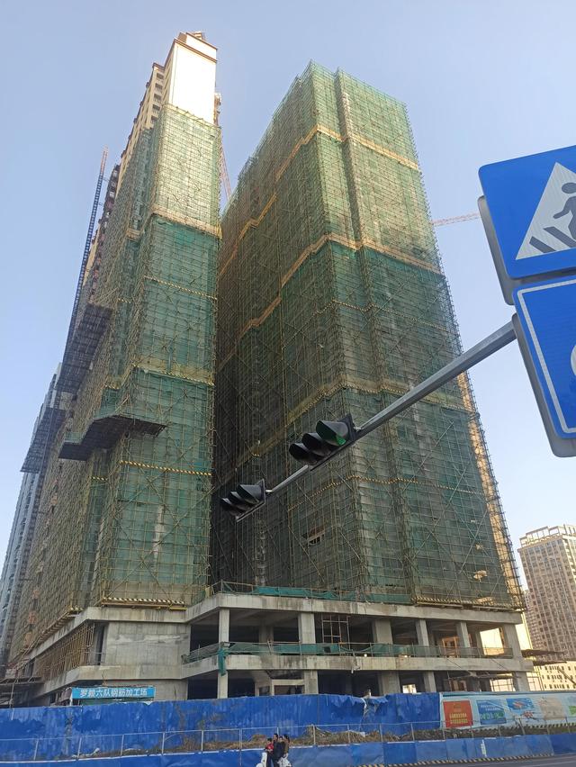 孟晓苏：建议征收农民房产税，每套每年10万，连续执行十五年以上