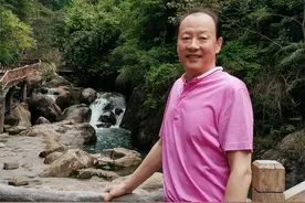 侯天来：一天接20多个朋友的电话要“学外语”，戏路窄的让人羡慕图片