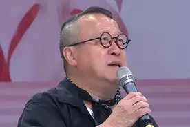 70岁曾志伟色心不改，青睐火辣身材港姐，称被其傲人上围吸引图片