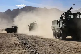 解放军空降兵装备上新！新山猫搭配新型12.7毫米山地机枪图片