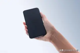 手机屏幕在阳光下看不清怎么办？只需打开这个开关，就能快速解决图片