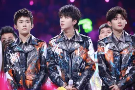 蛋糕倒了？传言组合解散？解析TFBOYS十周年演唱会的搞笑时刻！图片