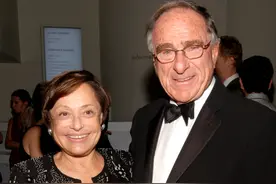 80岁富翁出轨金发美女！妻子拿10亿分手费，却骂丈夫很无情，为何图片