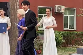 丁真晒出新照片，形象焕然一新还不忘学习，进国企后就是不一样图片