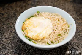 早餐别出去吃了，在家做一碗清汤面，10分钟就搞定真好吃！省钱图片