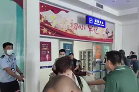 分离45年双胞胎兄弟团圆，姐姐千里归乡致谢图片