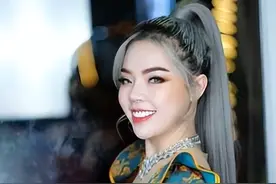 柬埔寨美女网红年轻有为，一天最高收入达到20万美元图片