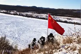 记者跟随伊木河边防连官兵巡逻在祖国边境线上图片