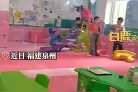 工厂车间设托管区请人帮员工看娃，公司回应：1岁以上孩子均可托管，不收费，办厂时就有此制度图片