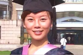 22年前，那个师生筹款送她留学的北大才女，后来怎么样了？图片
