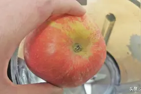 把苹果放进绞肉机里，这样做太美味了，松软香甜，天天吃都不腻图片