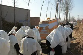 3月开始“土葬”一刀切？中央一号文件：正确推行农村殡葬改革！图片