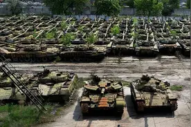 俄罗斯紧急翻新800辆T-62M坦克，在俄乌战争中能派上多大用场？图片