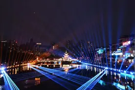【网络中国节·春节】亮出年味，点“靓南明”！甲秀楼这场灯光视觉盛宴等你来打卡图片