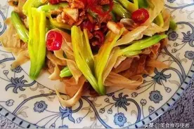 凉拌黄花菜、仙人掌炒青椒、腐皮百合羹、黄芪蔬菜汤的做法图片