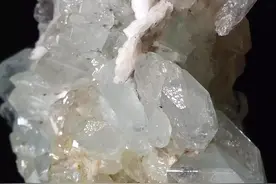 见怪不怪——海蓝宝石重叠结晶图片