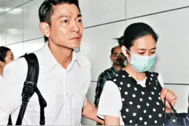 她陪了刘德华25年，41岁仍未婚，眼睁睁看着他娶了别人图片