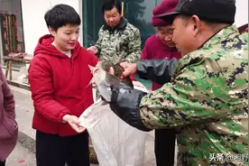 鱼杂不要再扔了，做成紫苏干锅鱼杂，香辣入味很好吃图片