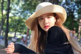 染了头发的她，颜值真的高了一倍图片