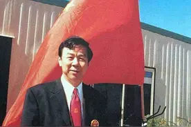 女排功勋教练袁伟民：金牌背后的泪与痛，退休后弥补对妻儿的愧疚图片