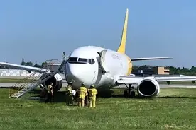 又一架飞机冲出跑道，又是737-800图片