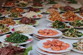 广东女孩头次到江苏吃席，吐槽菜差吃后心凉，结果发现小丑是自己图片