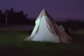 天津滨海 两名女生相约凌晨看日出，露营深夜突遇暴雨二人被困图片