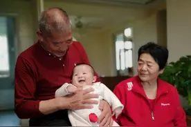 河南大爷喜获大孙，豪气请全村吃席，嘱咐厨子：啥好上啥，不差钱图片