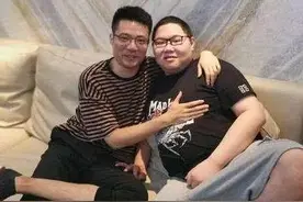 随手一充就是别人一年的工资，主播界的氪金神豪——pdd图片