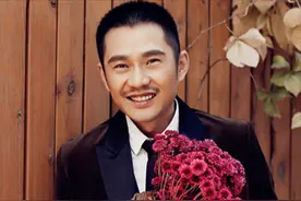 演员任帅：戏红人不红，38岁喜得子，将“丑妻”宠成宝，阖家幸福图片