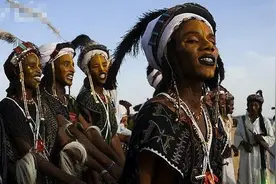 雄性在自然界中，普遍比雌性漂亮，人类女性却比男性漂亮图片