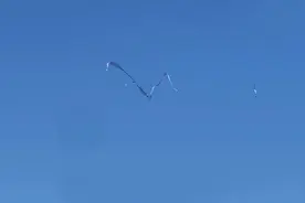 日本上空拍到像“龙”的神秘飞行物？可能只是塑料薄膜而已图片