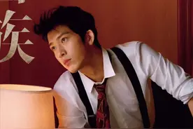 井柏然《智族GQ》“双面人格”大片，慵懒随性气质神秘迷人图片