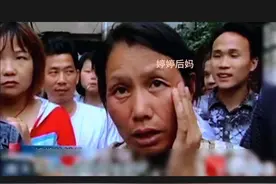 女孩遭到泯灭人性的亲爹和恶毒的后妈这种对待图片