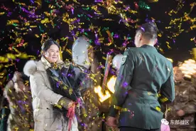 “狗粮”吃到饱！他们的军恋太甜了！图片