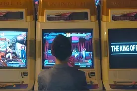 八神庵跟不知火舞暧昧，还劈腿草薙京？揭秘拳皇真实剧情图片