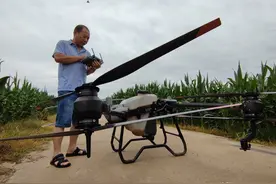 采用无人机打药，有3个优点也有3个缺点，农民购买前要先了解图片