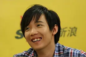 41岁阿牛近照，花百万整好了牙，比林志颖还年轻，女儿已经16岁图片