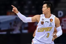 狂轰61分21篮板！孟铎百分大战吊打网红，不要拿兴趣挑战别人饭碗图片