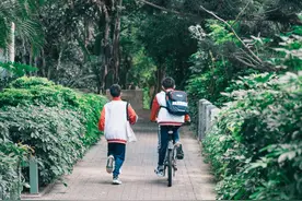 学霸和普通孩子放学回家以后最大的一点不同是什么？图片