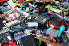 大批年轻人涌入废旧电子产品回收行业，他们是怎样赚到钱的。图片