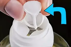 分享18个生活小妙招，现在才知道，油桶拉环还能控制出油量大小图片