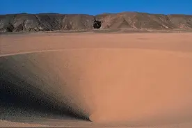 流沙下面到底是什么，为何人踩上去就会下沉？下拉的力达10万牛顿图片