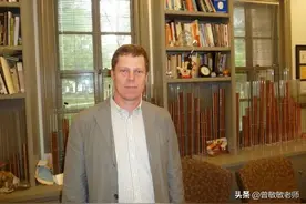 美国大学教授说“黑鬼”引不满，校方替他说话后，却被扒出黑历史图片