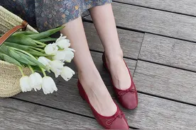 芭蕾鞋才是2022年的“鞋王”，穿着舒适不累脚，怎么搭都洋气图片