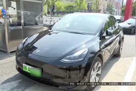 30万的特斯拉，穿着湿衣服开车，传感器就坏了？图片
