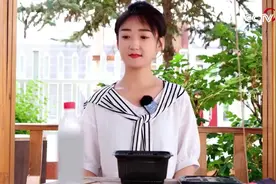 小姐姐亲测网红“自热锅”享用美食也要避免烫伤图片