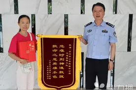 筹集70万元救命钱！苏州交警暖心救助北京重伤游客，家人特制锦旗上门道谢图片