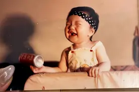 周扬青公开大量童年照，因整容变脸被嘲讽，本尊幽默回怼超自信图片